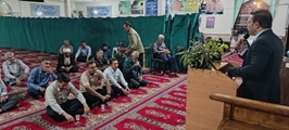 پاسخگویی رئیس شبکه بهداشت و درمان ارسنجان به مطالبات مردم در مسجد امام خمینی(ره) شهرک